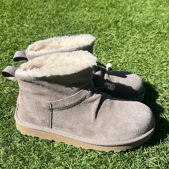 LIKE NEW UGG Classic Mini Toggler Boots! - Picture 5 of 11
